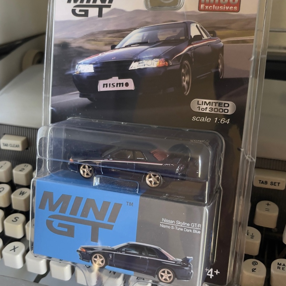 Mini GT Nissan Skyline GT-R Model Car Nismo